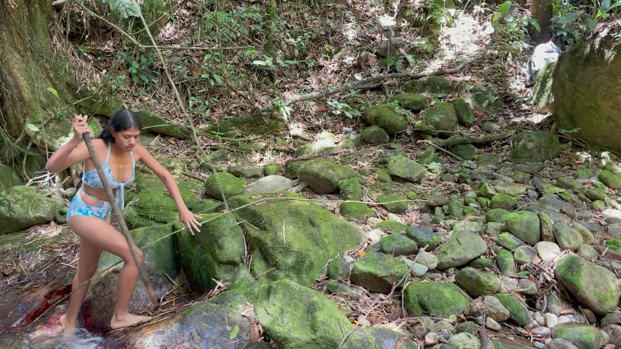Unknown Latin girl gets fucked in the woods while she is lost